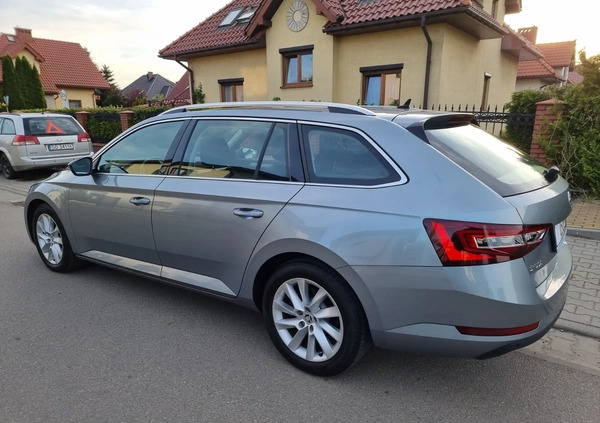 Skoda Superb cena 106899 przebieg: 72000, rok produkcji 2018 z Sosnowiec małe 742